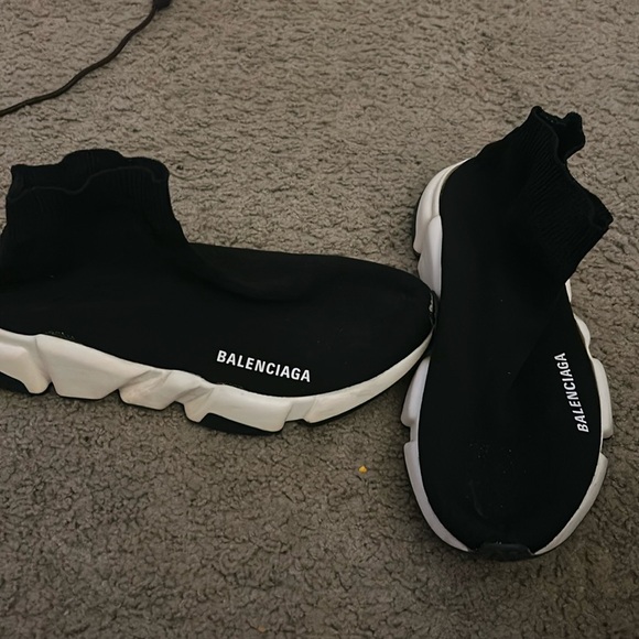 Hardly worn balenciaga size 7  in great shape - Picture 1 of 8